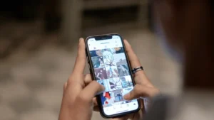 Tem como a pessoa saber que visitei o Instagram dela